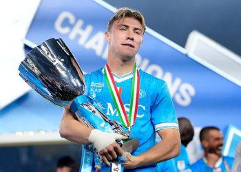 Rasmus Hojlund merayakan gelar juara Supercoppa Italiana bersama Napoli. (NurPhoto via Getty Images/NurPhoto)