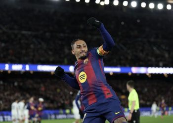 Penyerang Barcelona asal Brasil, Raphinha, merayakan gol ketiga timnya pada laga pekan ke-8 fase liga Liga Champions antara FC Barcelona dan FC Copenhagen di Stadion Camp Nou di Barcelona pada 28 Januari 2026.(AFP/LLUIS GENE)