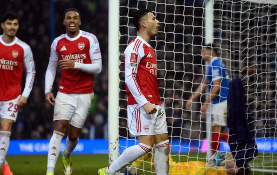 Penyerang Arsenal Gabriel Martinelli (kanan) merayakan keberhasilannya mencetak gol ke gawang Portsmouth pada pertandingan babak ketiga Piala FA di Stadion Fratton Park, Portsmouth, Minggu (11/1/2026) waktu setempat. (arsenal.com)