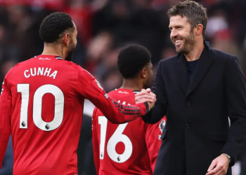 manajer Manchester United Michael Carrick (kanan). (Getty Image)