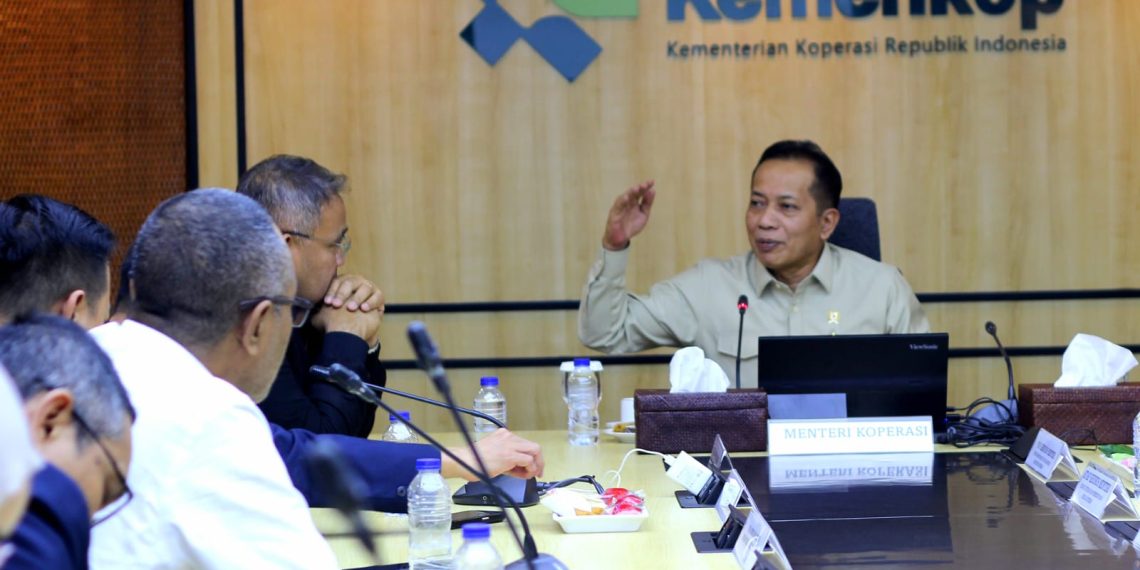 Menteri Koperasi Ferry Juliantono (kanan). (JMSI)