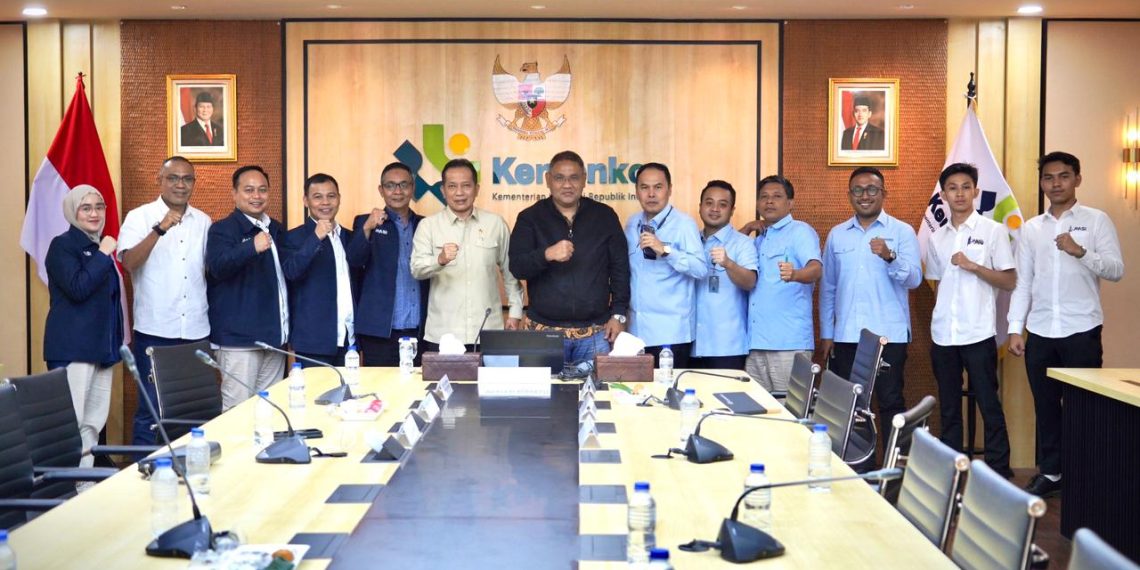 JMSI dan Menteri Koperasi Ferry Juliantoro berkolaborasi untuk menyukseskan program Koperasi Merah Putih di seluruh provinsi. Fokus utama pada literasi bagi Gen Z dan milenial. (JMSI)