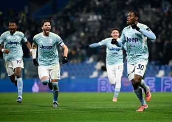Jonathan David (kanan) dihampiri rekan setimnya usai mencetak gol ketiga Juventus ke gawang Sassuolo. Foto: Juventus FC via Getty Images/Daniele Badolato - Juventus FC