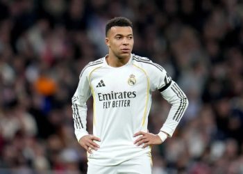 Kylian Mbappe absen bela Real Madrid lawan Benfica akibat cedera lutut kambuhan; ia diperkirakan menepi 10 hari demi menghindari risiko jangka panjang.-Aitor Alcade-Getty Images