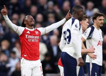 Eberechi Eze bantu Arsenal kokoh di puncak klasemen Liga Inggris. (REUTERS/David Klein)