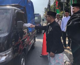 DPRD Kota Bekasi Berbagi Takjil