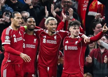 Gelandang Liverpool Ryan Gravenberch merayakan gol bersama rekan-rekan setimnya pada laga leg kedua babak 16 besar Liga Champions antara Liverpool dan Galatasaray di Anfield, Liverpool, Inggris barat laut pada 18 Maret 2026.(AFP/PAUL ELLIS)