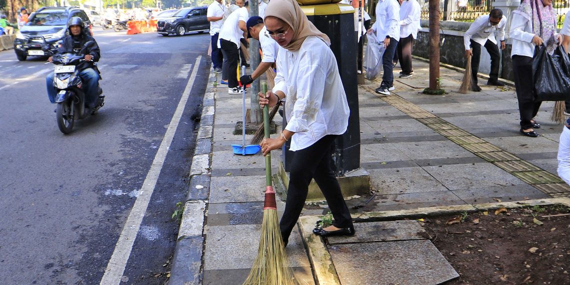 aksi bersih-bersih