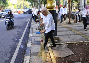 aksi bersih-bersih