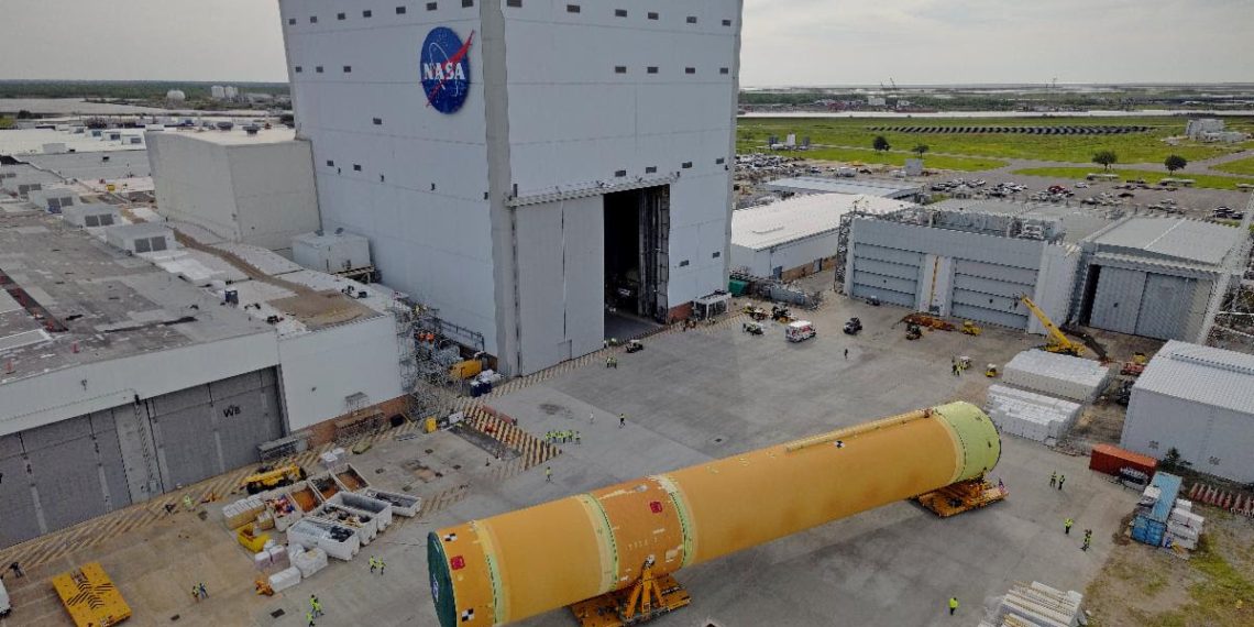 roket NASA ke bulan