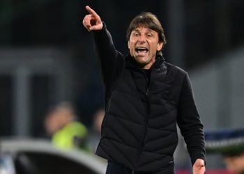 Pelatih Napoli Antonio Conte ingin mempertahakan scudetto, tapi juga realistis (Foto: REUTERS/Daniele Mascolo)